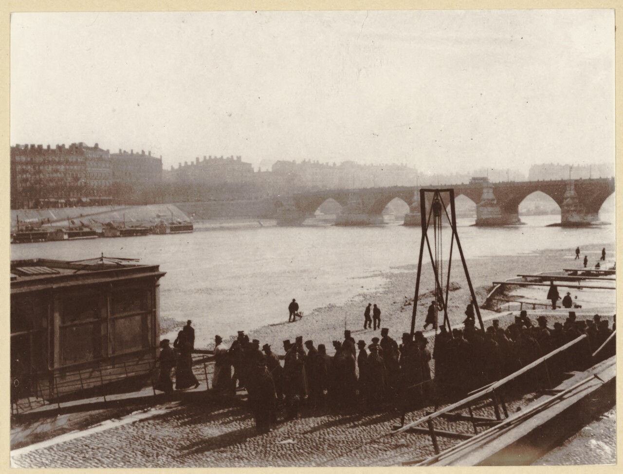 Morgue flottante Rhône